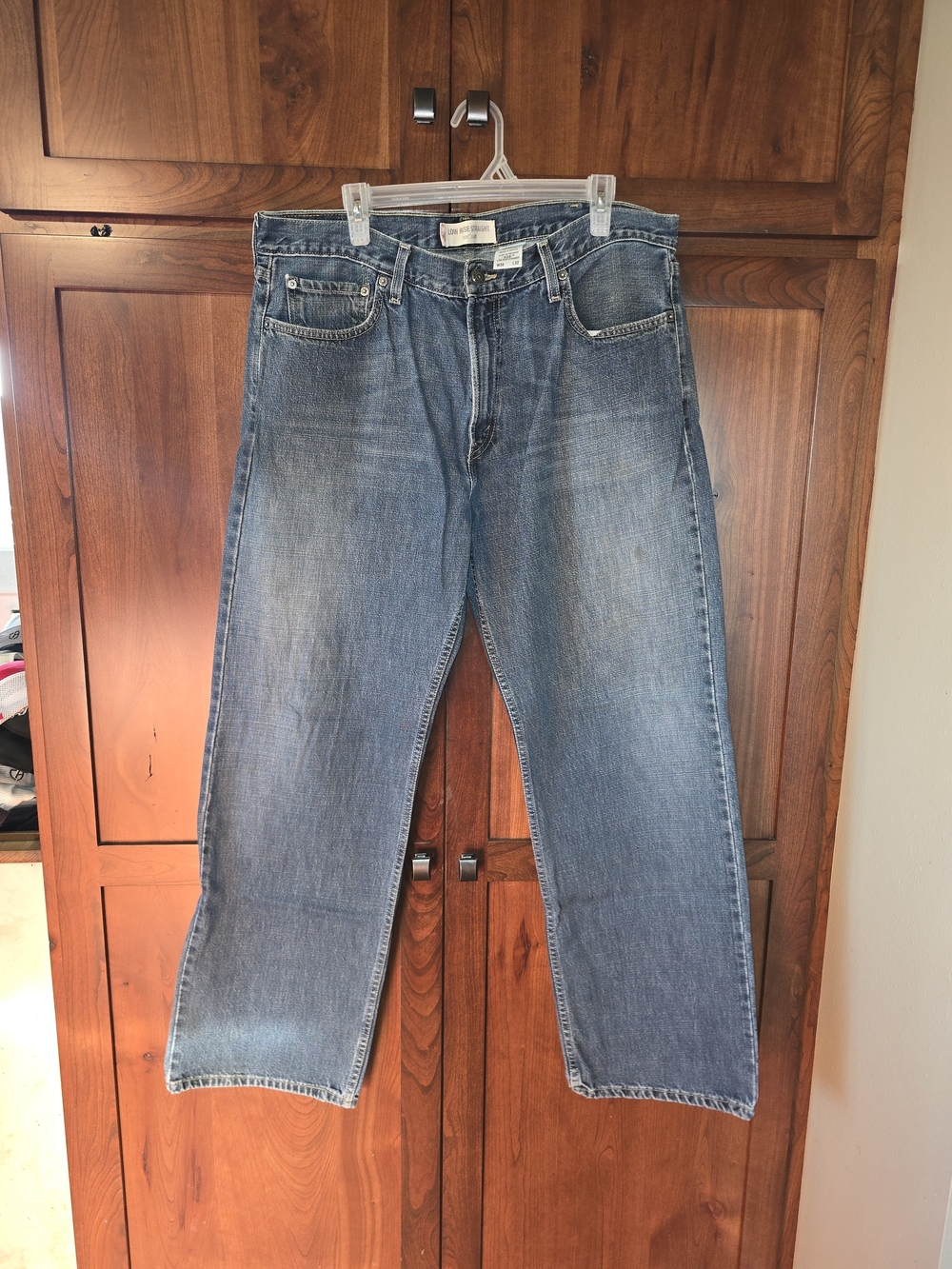 Levi's Men's Relaxed Fit Medium Blue Denim Jeans
